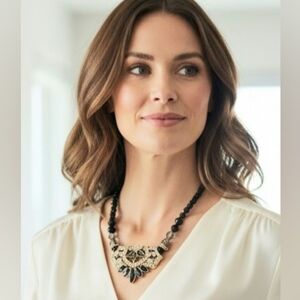 Vintage 1928 Elegant Black and Gold Necklace